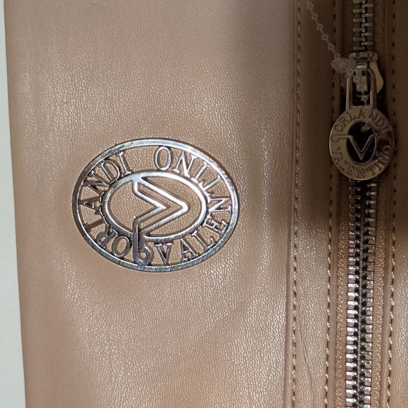 Upgrade Your Style with the Orlandi Valentino Crossbody Bag - Vegan Leather - Picture 3 of 14